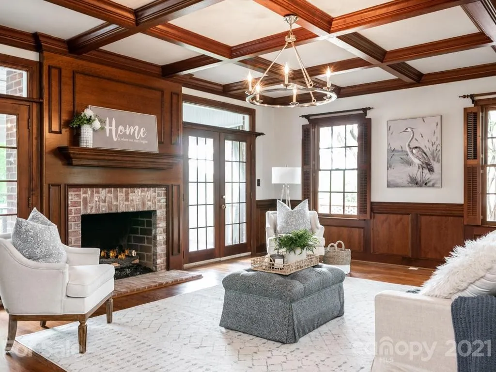 1980s renovation by Everett Custom Homes