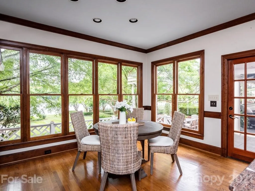1980s renovation by Everett Custom Homes