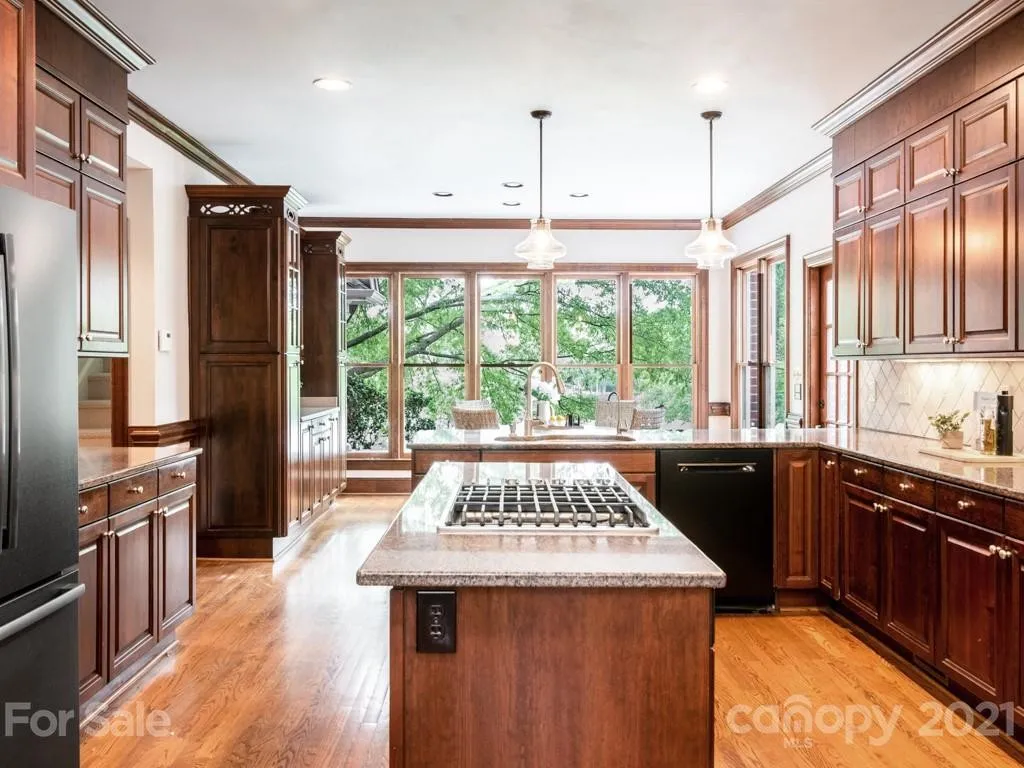 1980s renovation by Everett Custom Homes