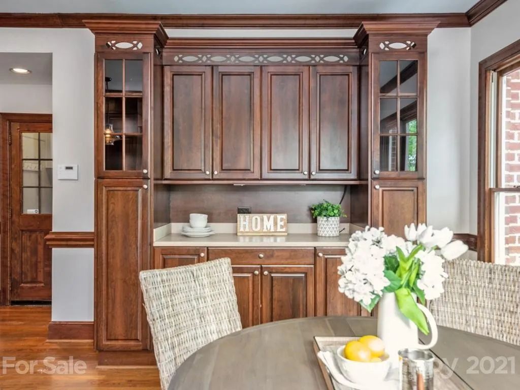 1980s renovation by Everett Custom Homes