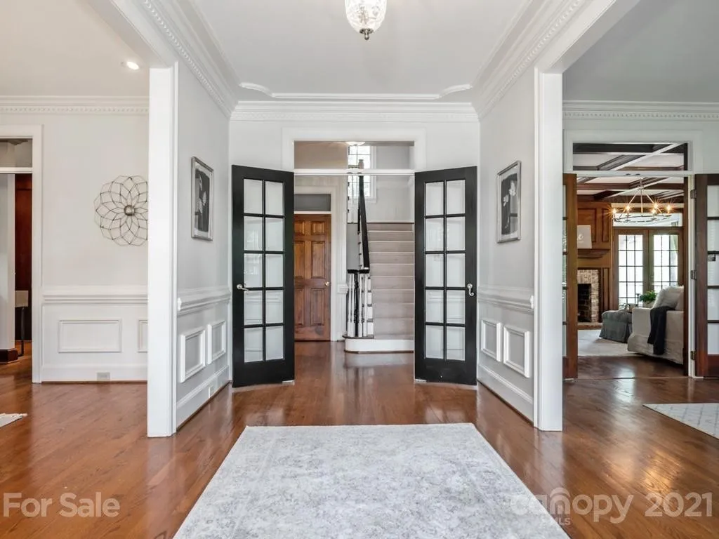 1980s renovation by Everett Custom Homes