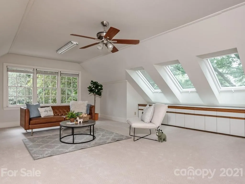 1980s renovation by Everett Custom Homes