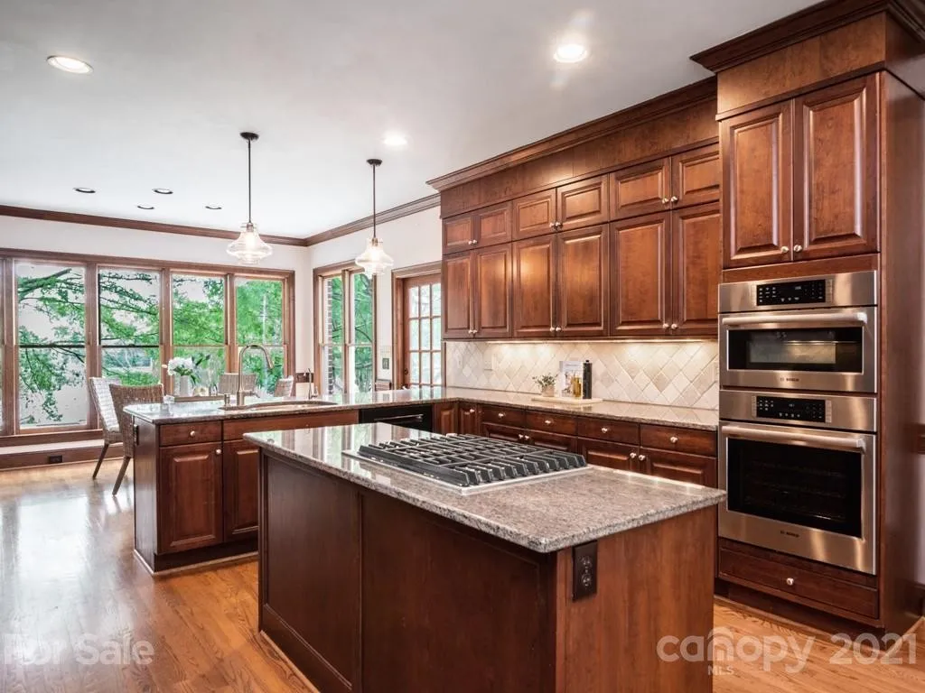 1980s renovation by Everett Custom Homes