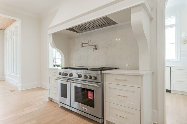 Sterling custom home in Myers Park — interior view, photograph 18 of 29