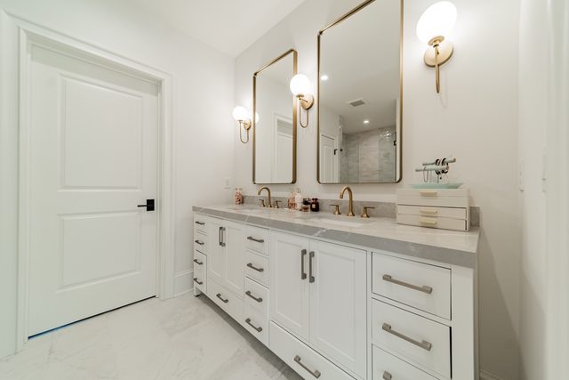Waldon custom home in South Charlotte — interior view, photograph 86 of 166